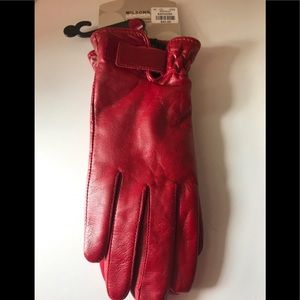 Ladies Wilson leather gloves